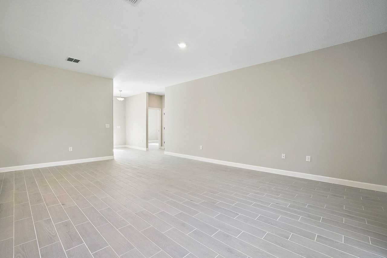 1271 Monument Ave Se - Photo 6 of 12