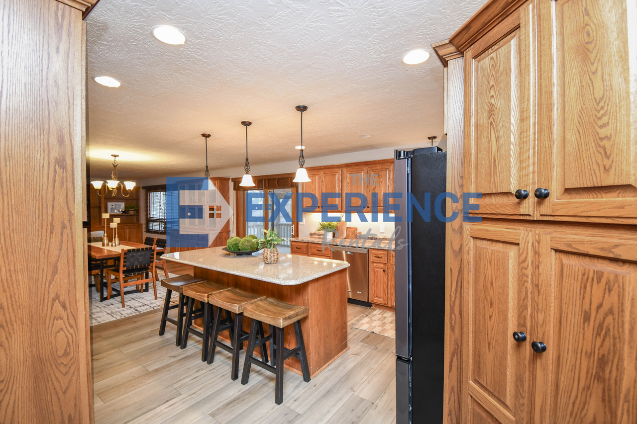 3305 E 33rd St - Photo 5 of 50