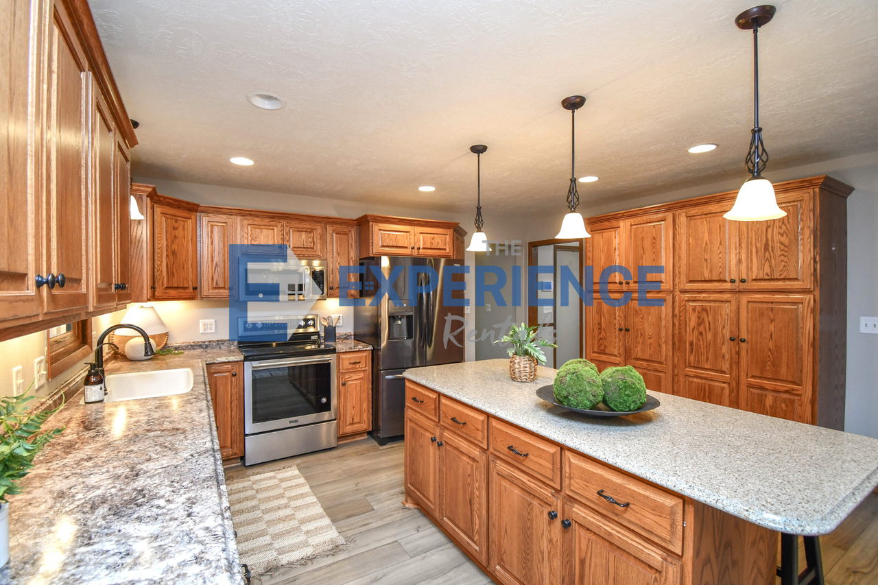 3305 E 33rd St - Photo 7 of 50