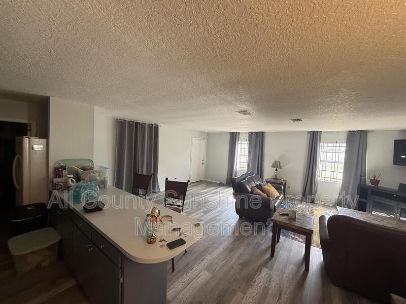 5113 N 45th St - Photo 6 of 12