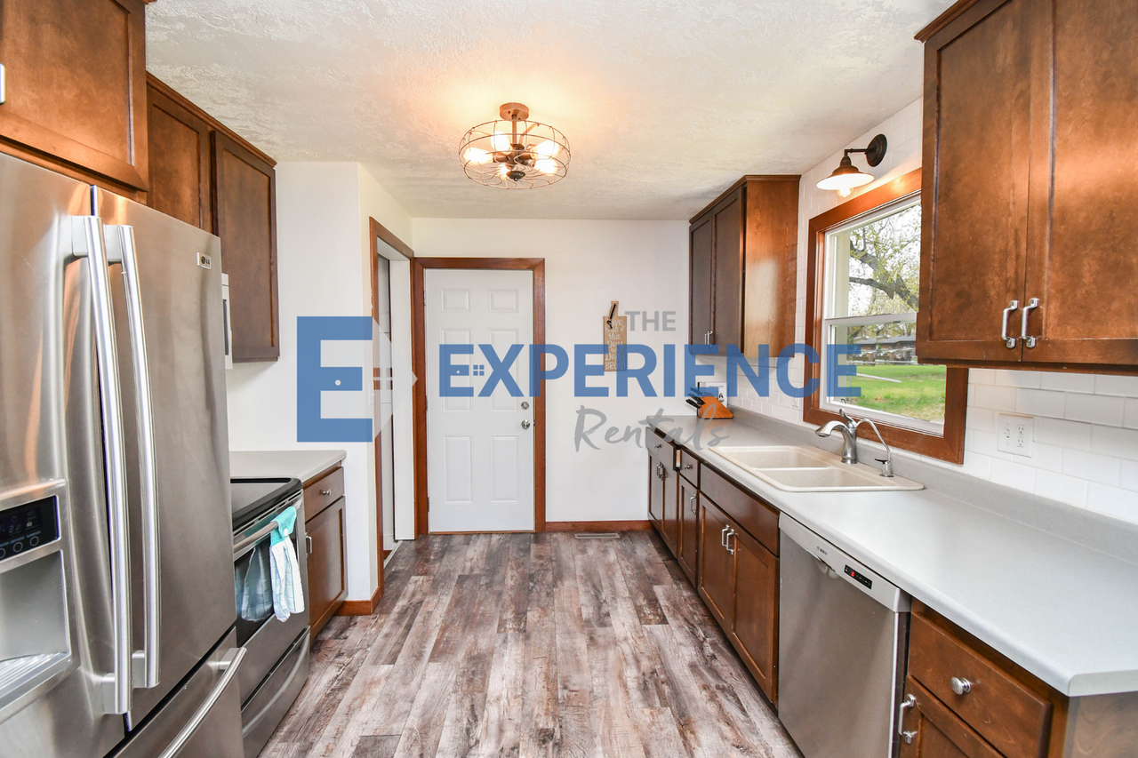 217 N Needles Dr - Photo 3 of 31