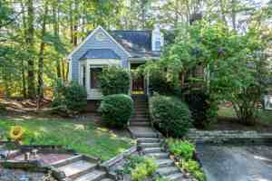 featured image of 7 Weathergreen Ct
