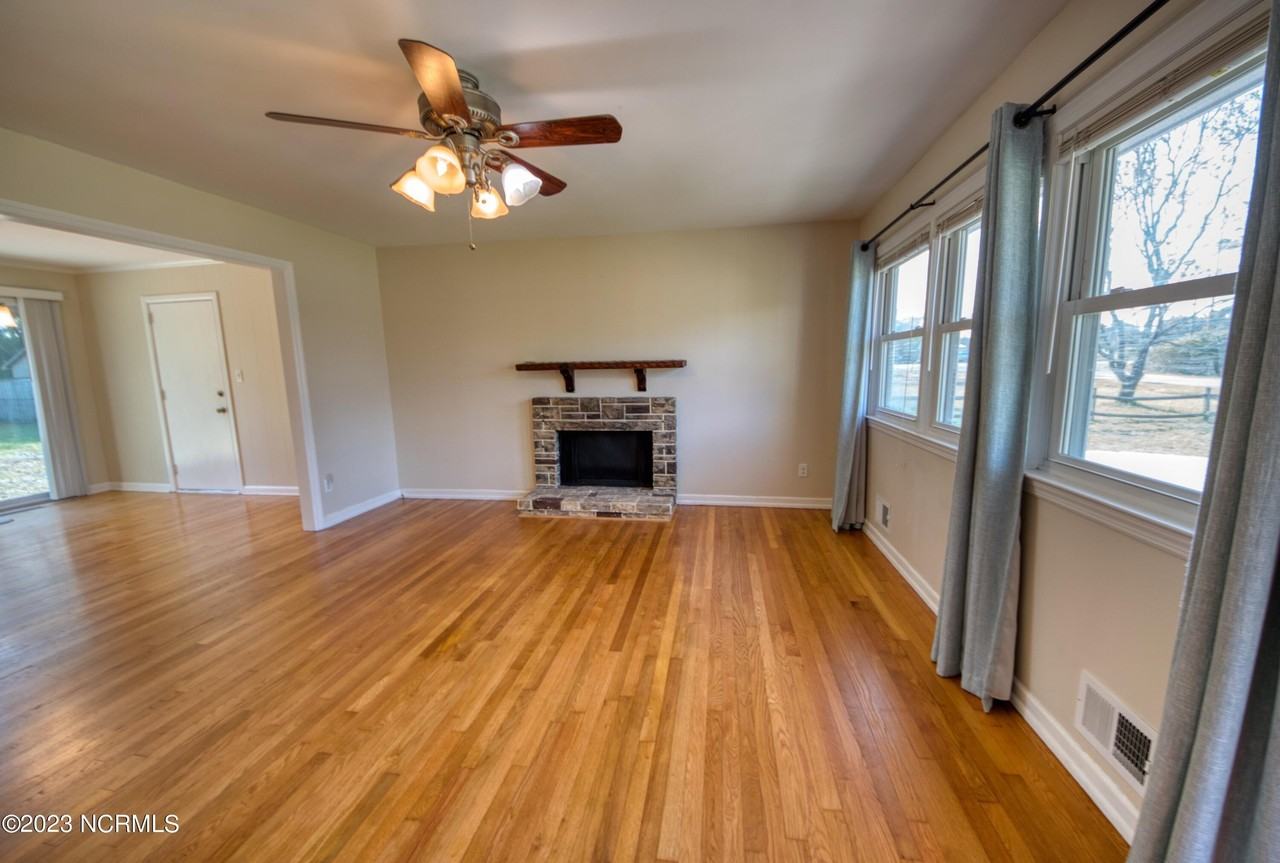 106 Pinecliff Dr - Photo 2 of 26