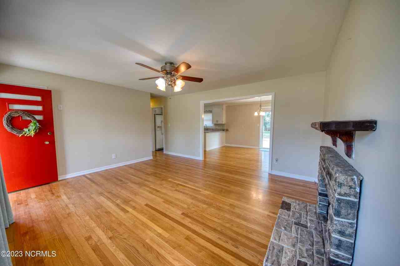 106 Pinecliff Dr - Photo 4 of 26