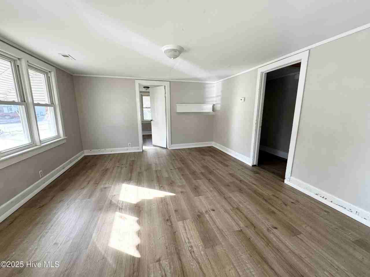 1005 Parsonage St - Photo 4 of 7