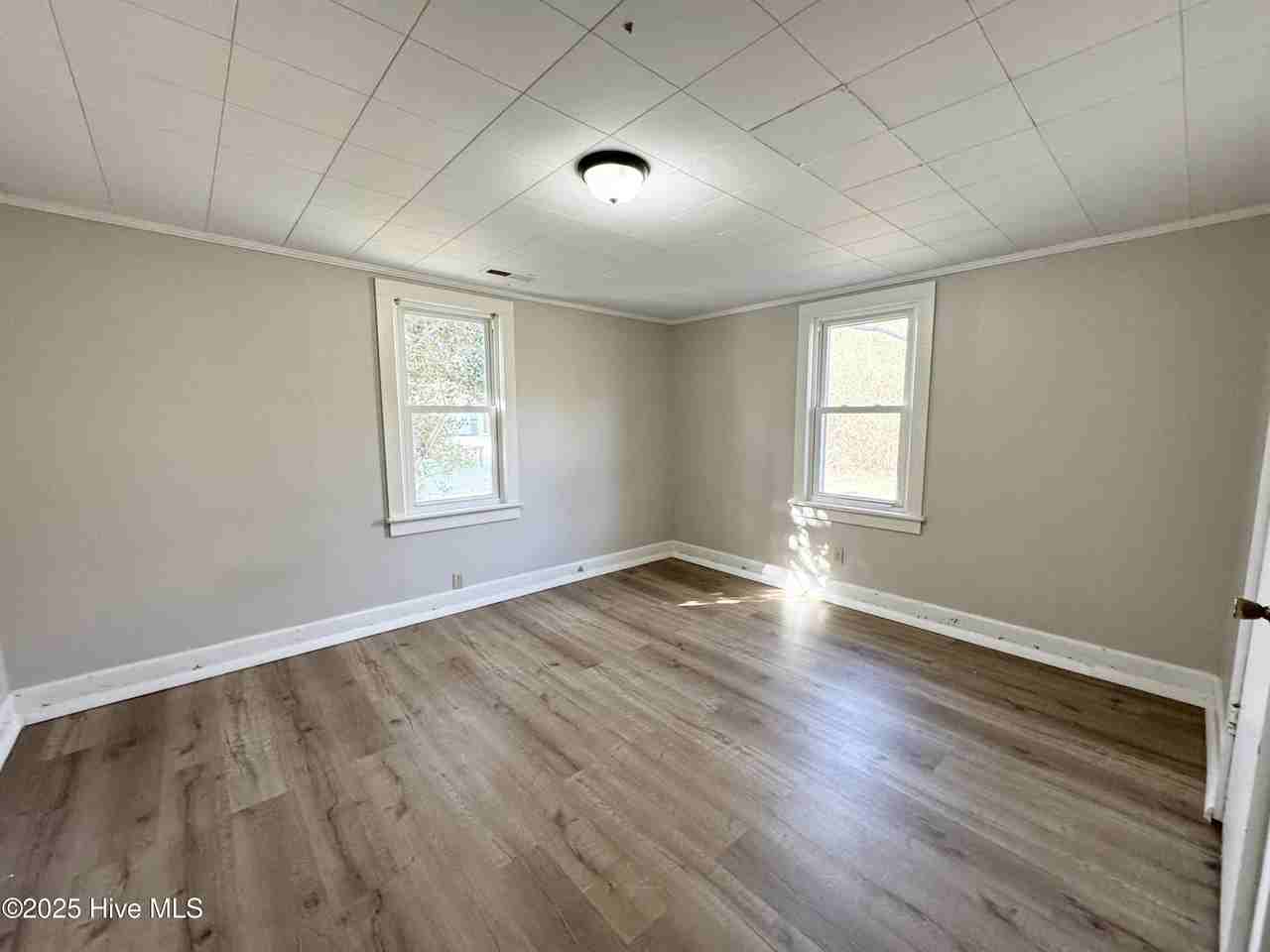1005 Parsonage St - Photo 6 of 7