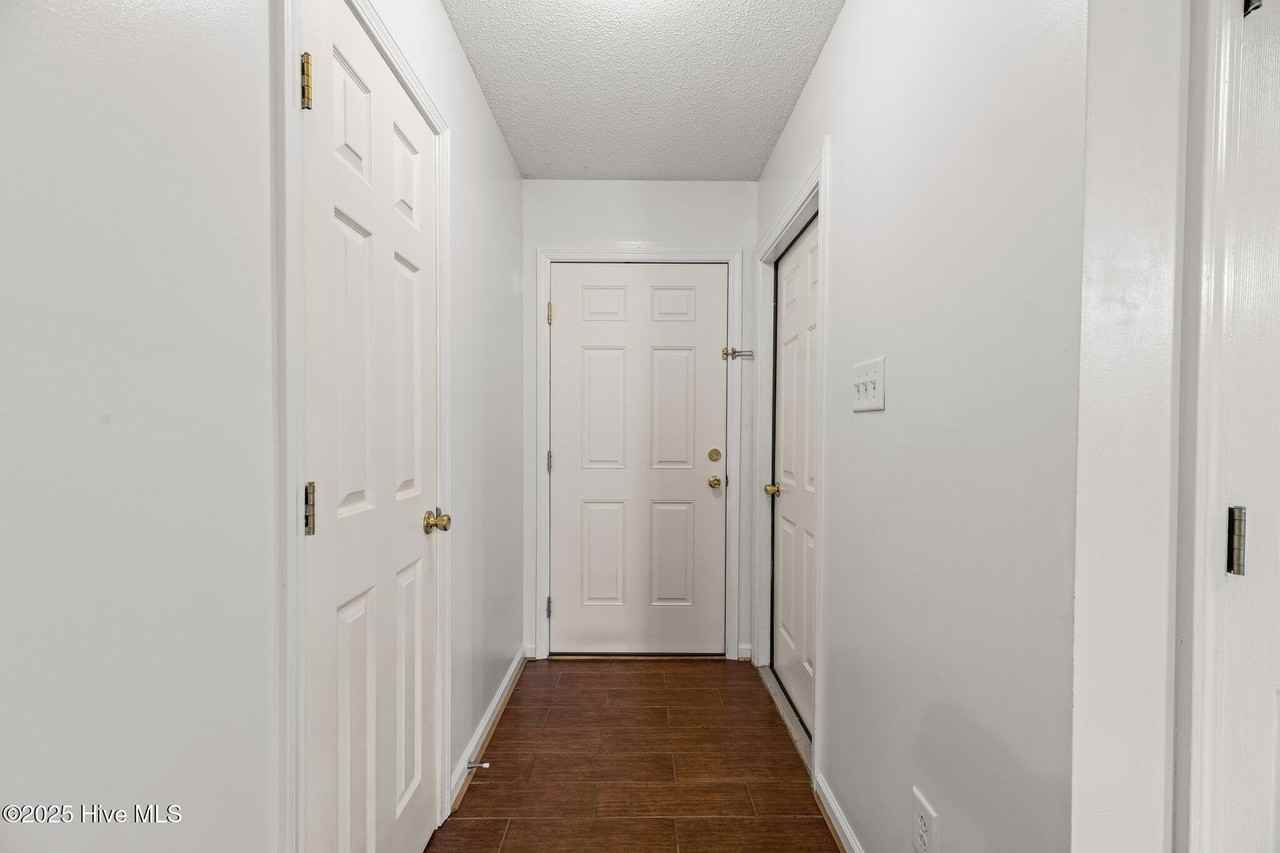 123 Jerrett Ln - Photo 4 of 30