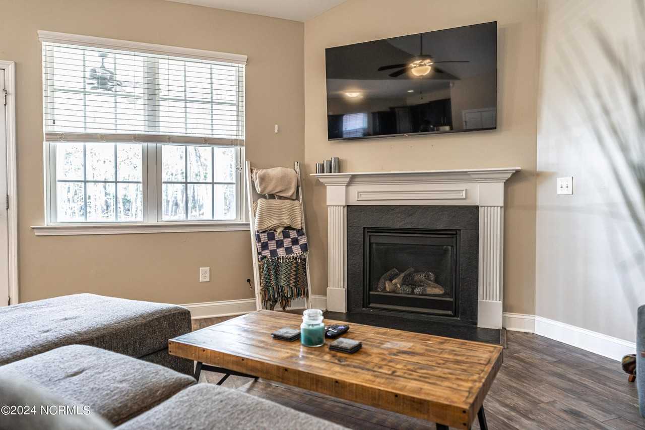 150 Michie Pl - Photo 5 of 33