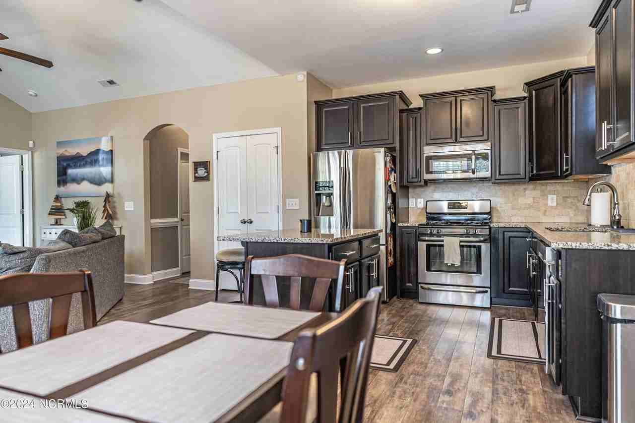 150 Michie Pl - Photo 7 of 33