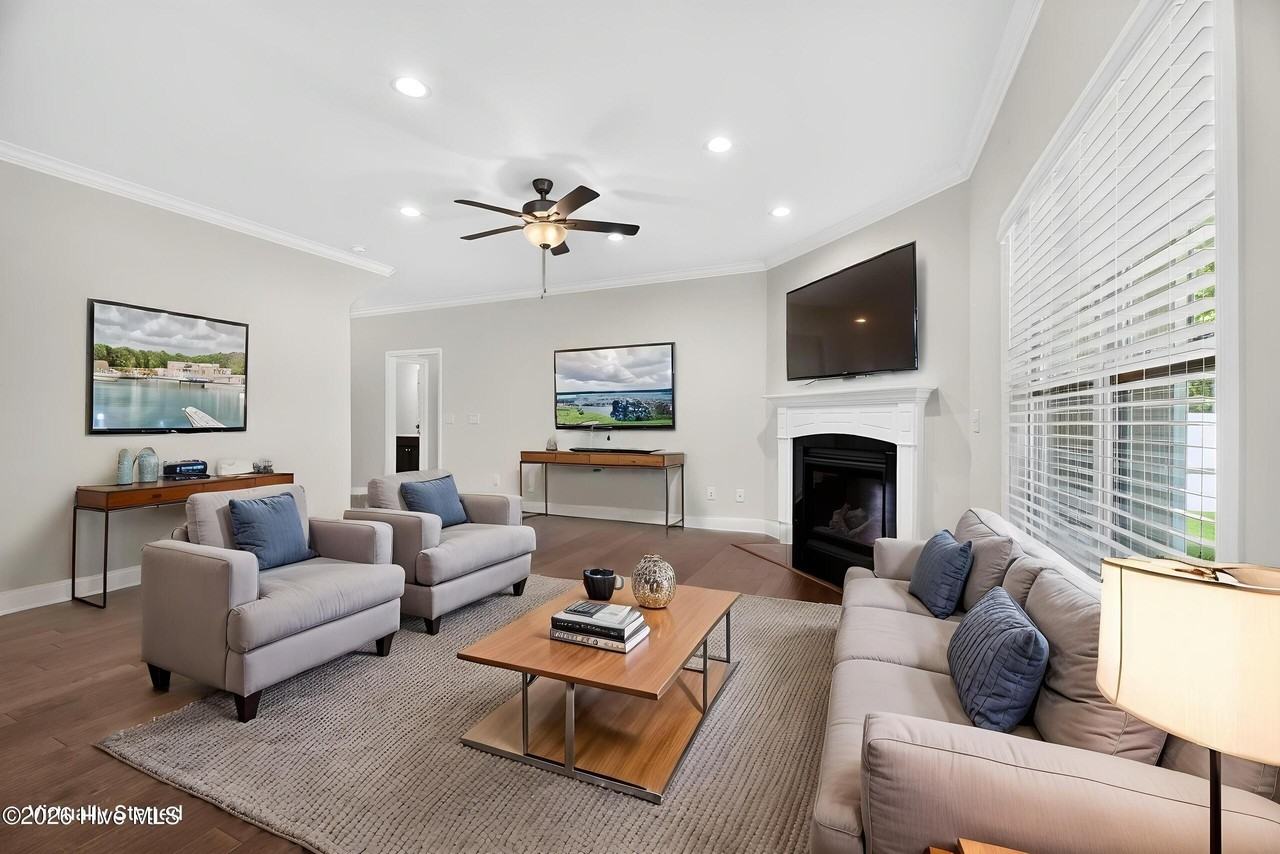 2512 Charity Ln - Photo 6 of 50