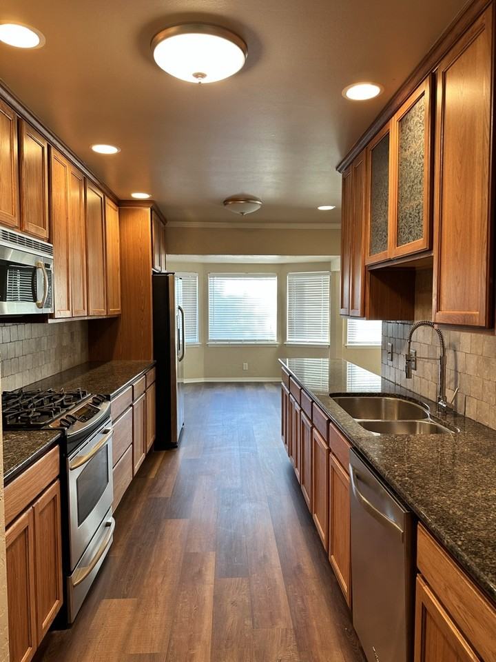 2720 Nw 62nd St #2720 - Photo 5 of 12