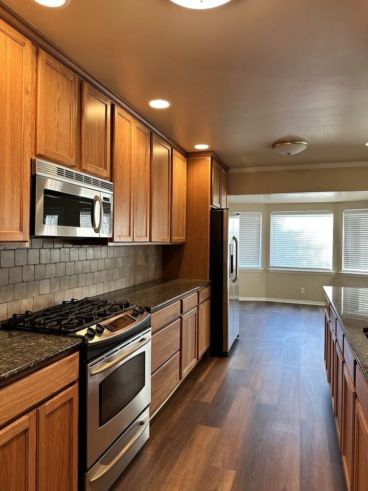 2720 Nw 62nd St #2720 - Photo 6 of 12