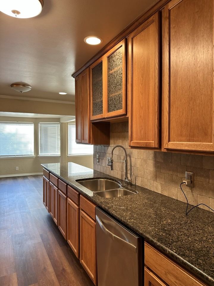 2720 Nw 62nd St #2720 - Photo 7 of 12