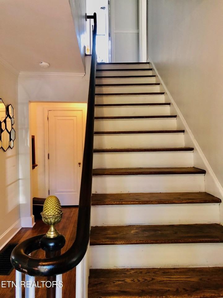 204 S Chilhowee Dr - Photo 4 of 35