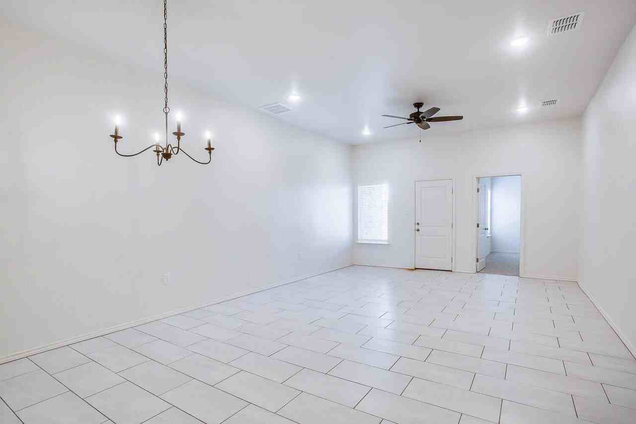 1718 Corpus Ave - Photo 4 of 26