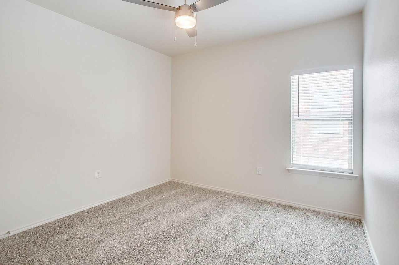 1718 Corpus Ave - Photo 5 of 26