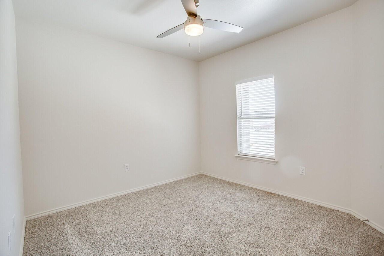 1718 Corpus Ave - Photo 6 of 26