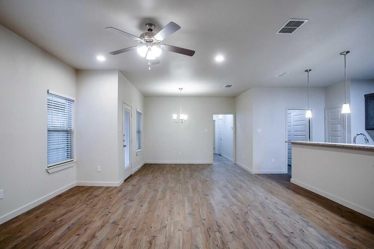 2531 134th St - Photo 2 of 13