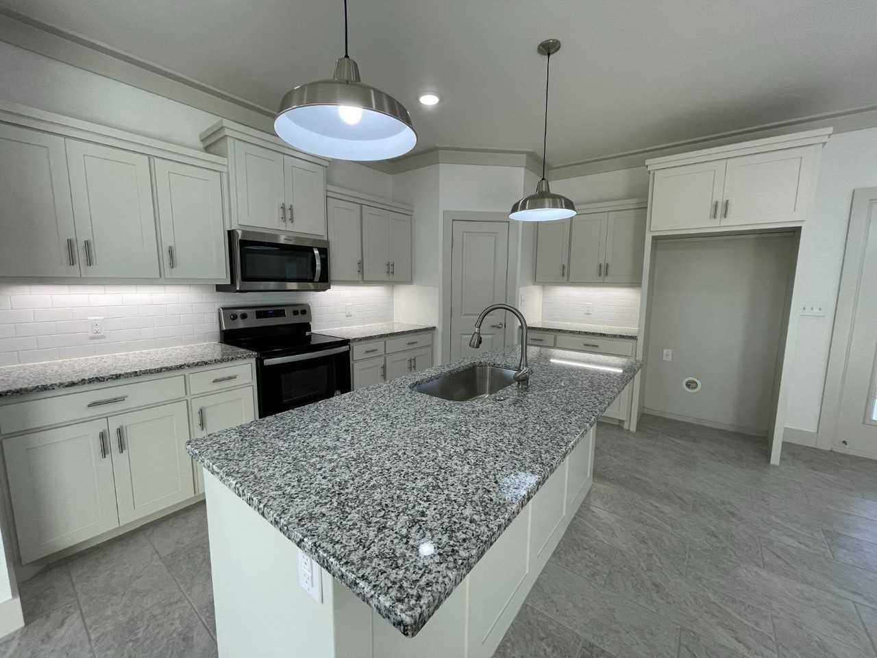 7822 89th St - Photo 5 of 20