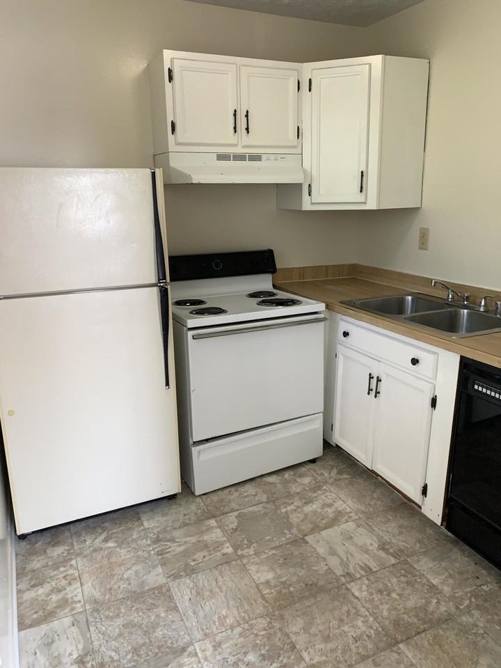 460 Lenney Dr #4 - Photo 7 of 16