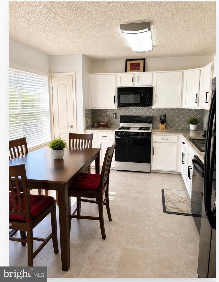 16318 Elkhorn Ln - Photo 2 of 4