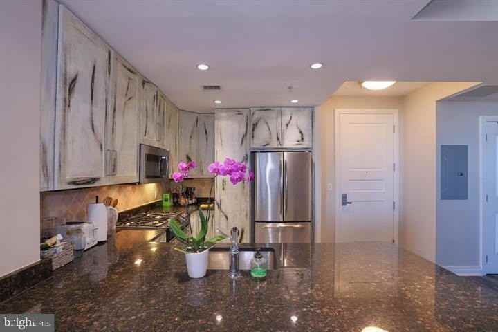 8220 Crestwood Heights Dr - Photo 3 of 11