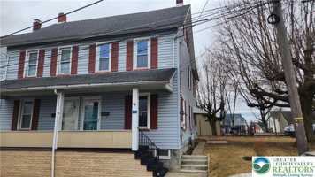 featured image of 26 E Walnut St