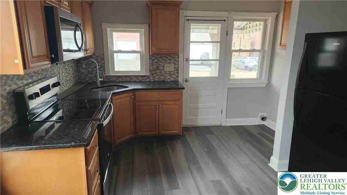 26 E Walnut St - Photo 4 of 24