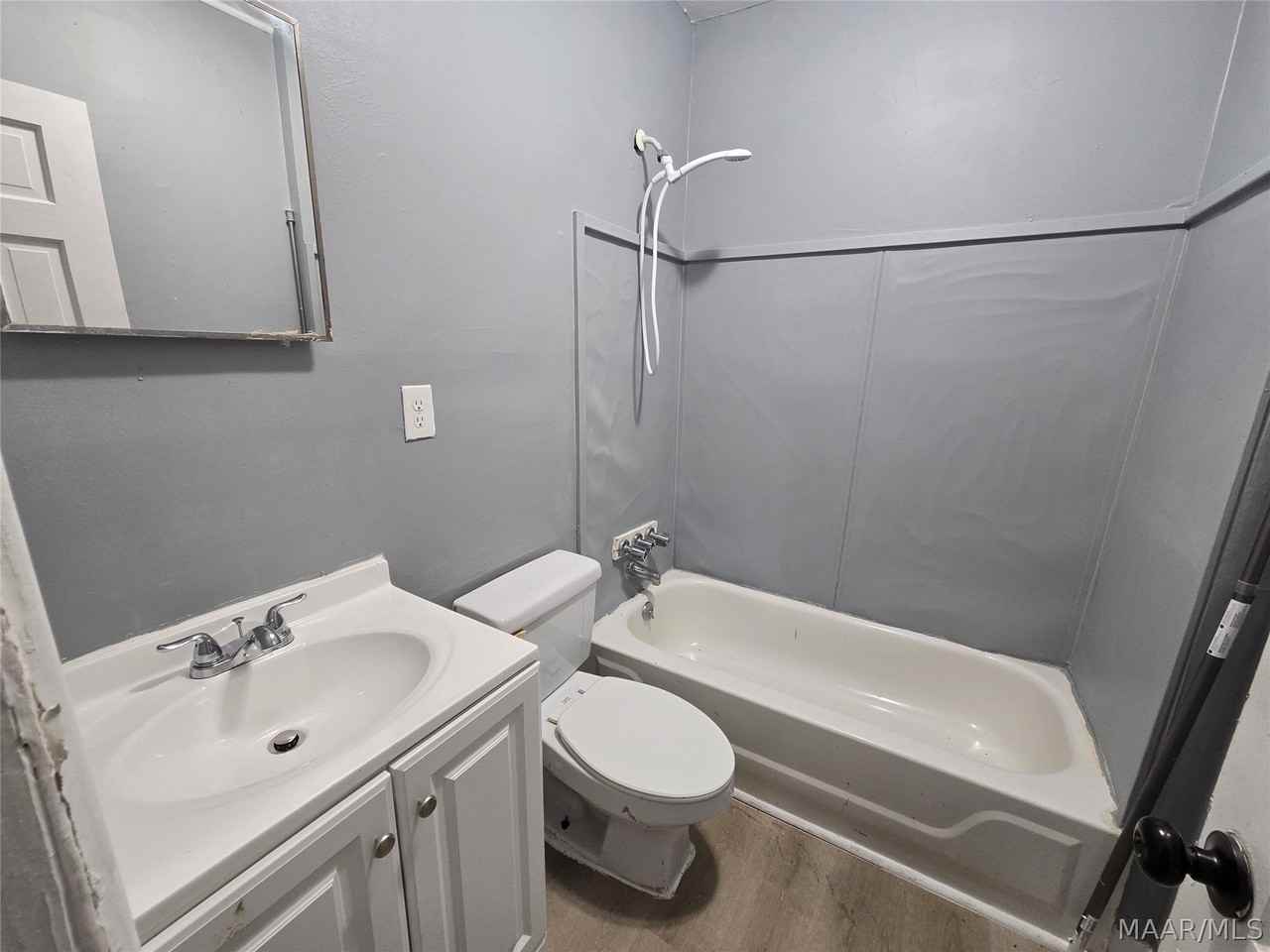 121 Kiwanis St - Photo 7 of 10