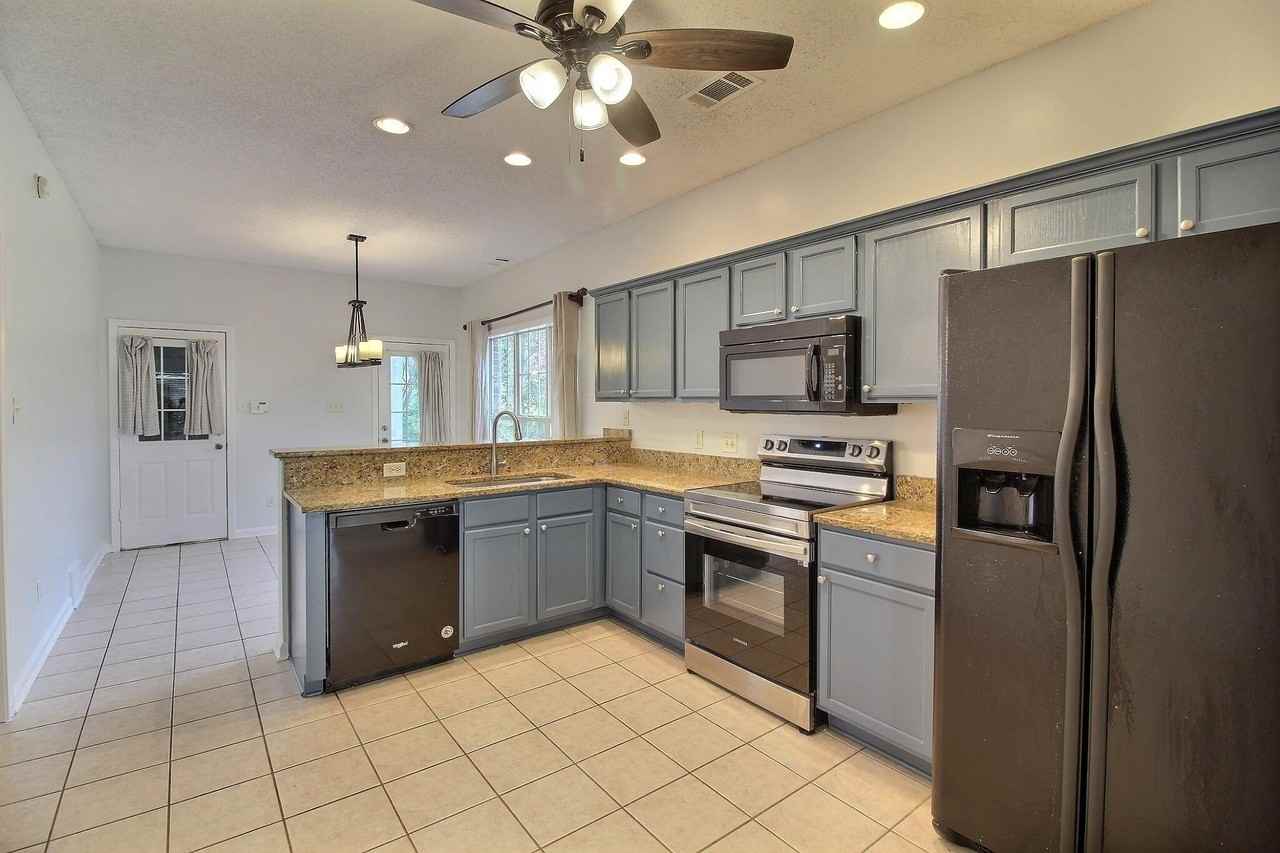 1278 Oak Creek Dr - Photo 3 of 28