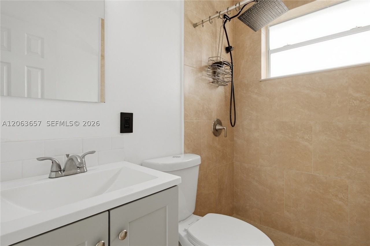 6053 Sw 63rd Ter #0 - Photo 5 of 12
