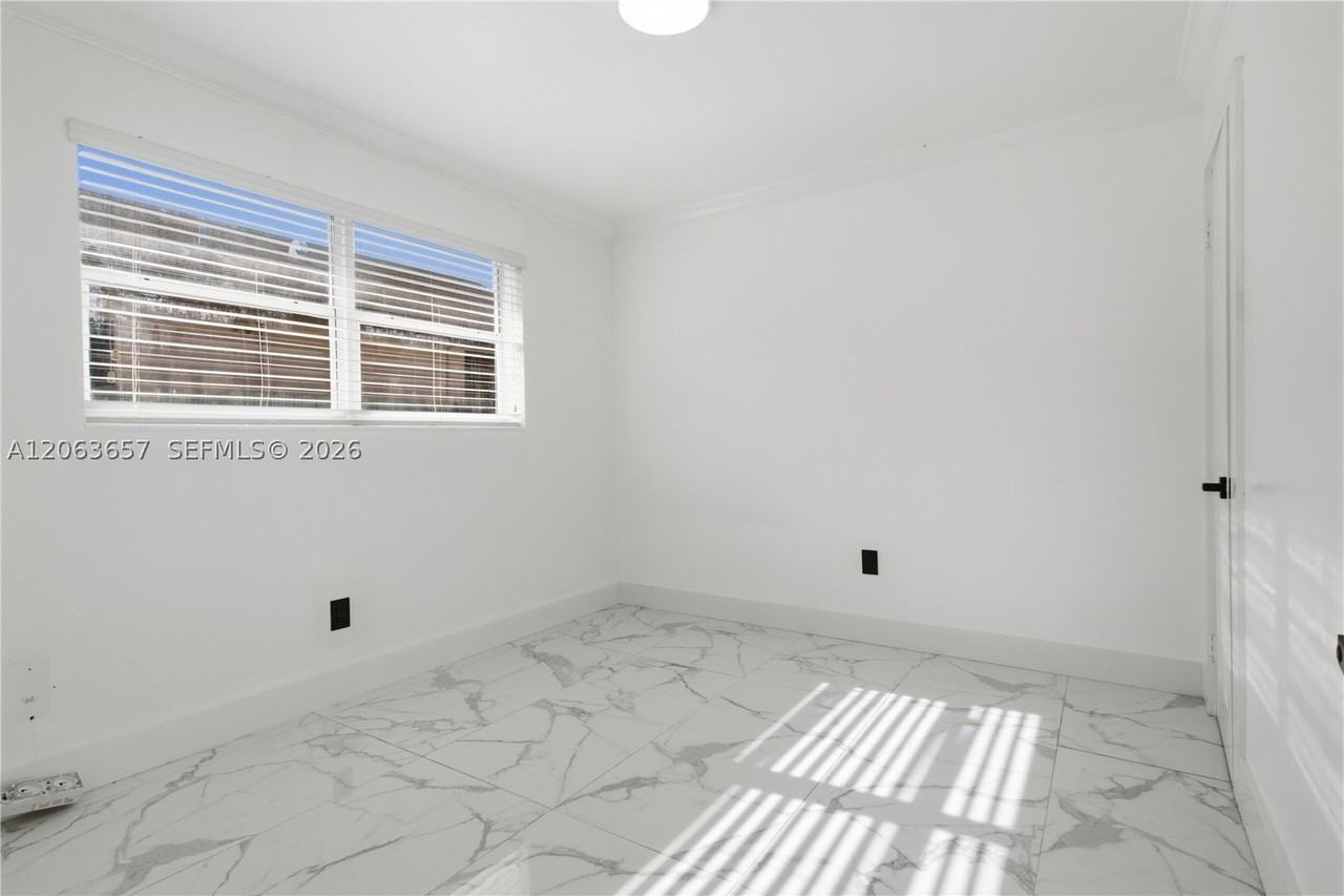 6053 Sw 63rd Ter #0 - Photo 6 of 12