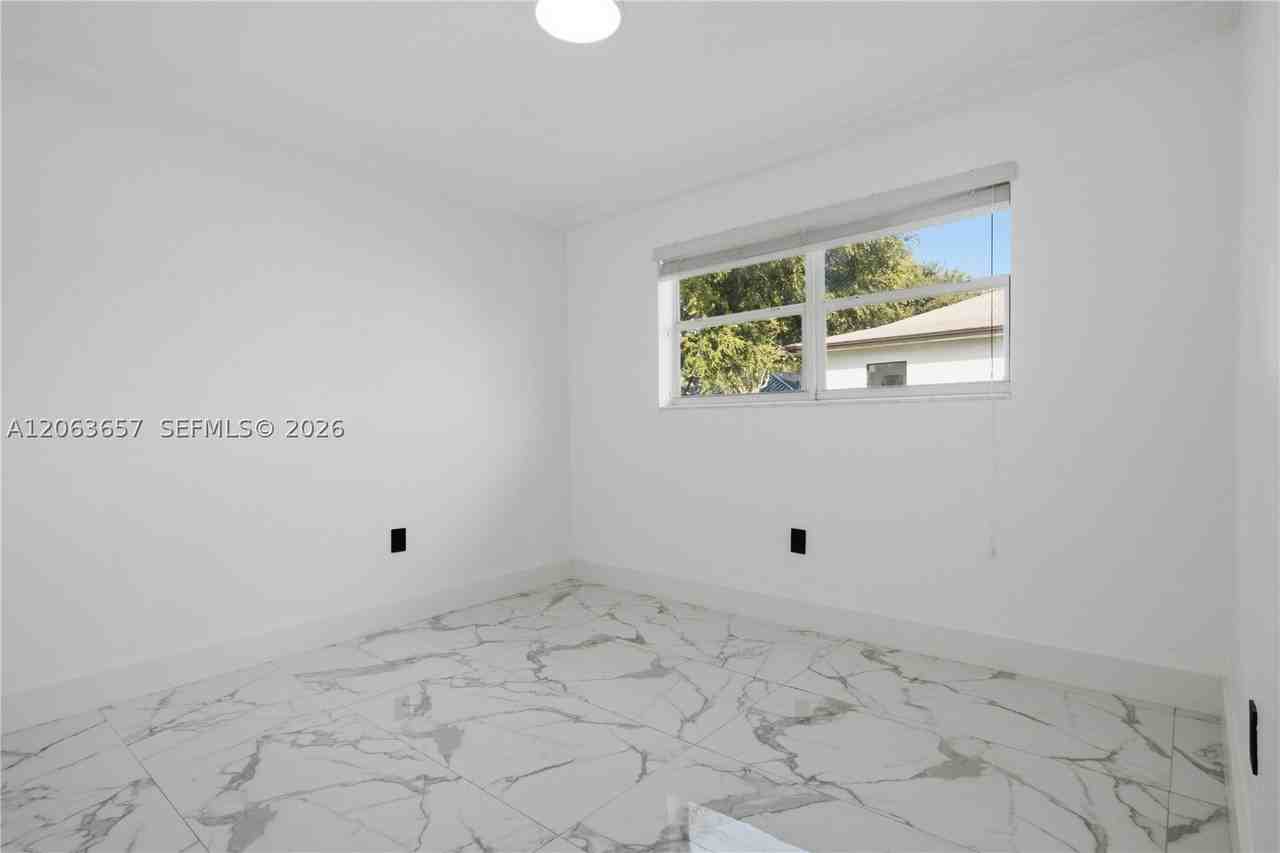 6053 Sw 63rd Ter #0 - Photo 7 of 12