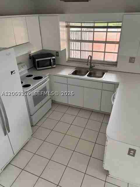 15852 Sw 71st Ter #0 - Photo 2 of 15
