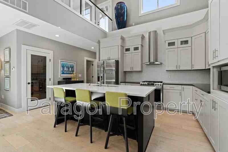 312 E 10th Ave - Photo 3 of 44