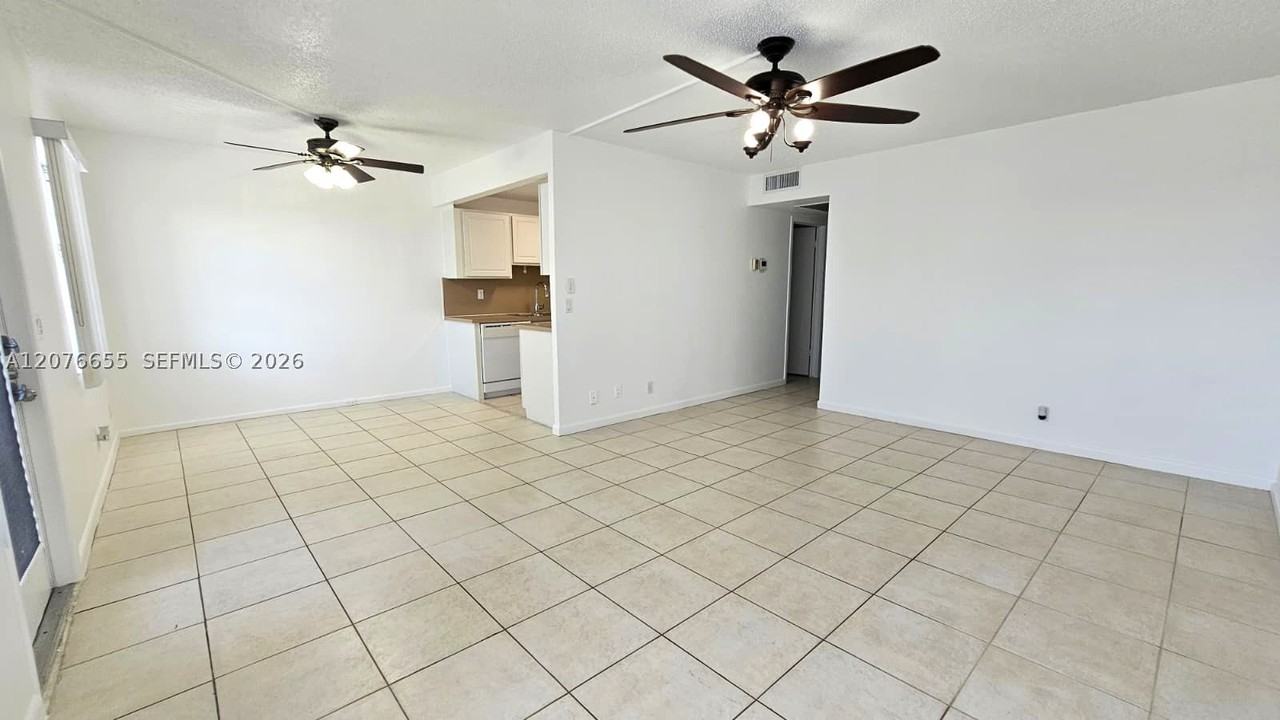 4034 Exeter B #4034 - Photo 4 of 18