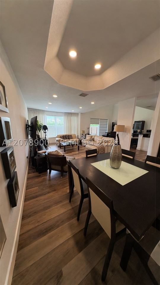 6691 Nw 107th Ct - Photo 7 of 34