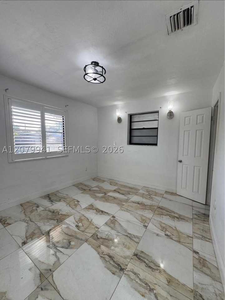 3151 Sw 37th Ave - Photo 3 of 15