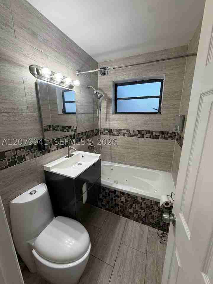 3151 Sw 37th Ave - Photo 4 of 15