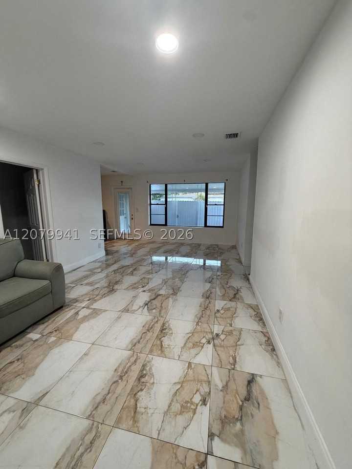 3151 Sw 37th Ave - Photo 6 of 15