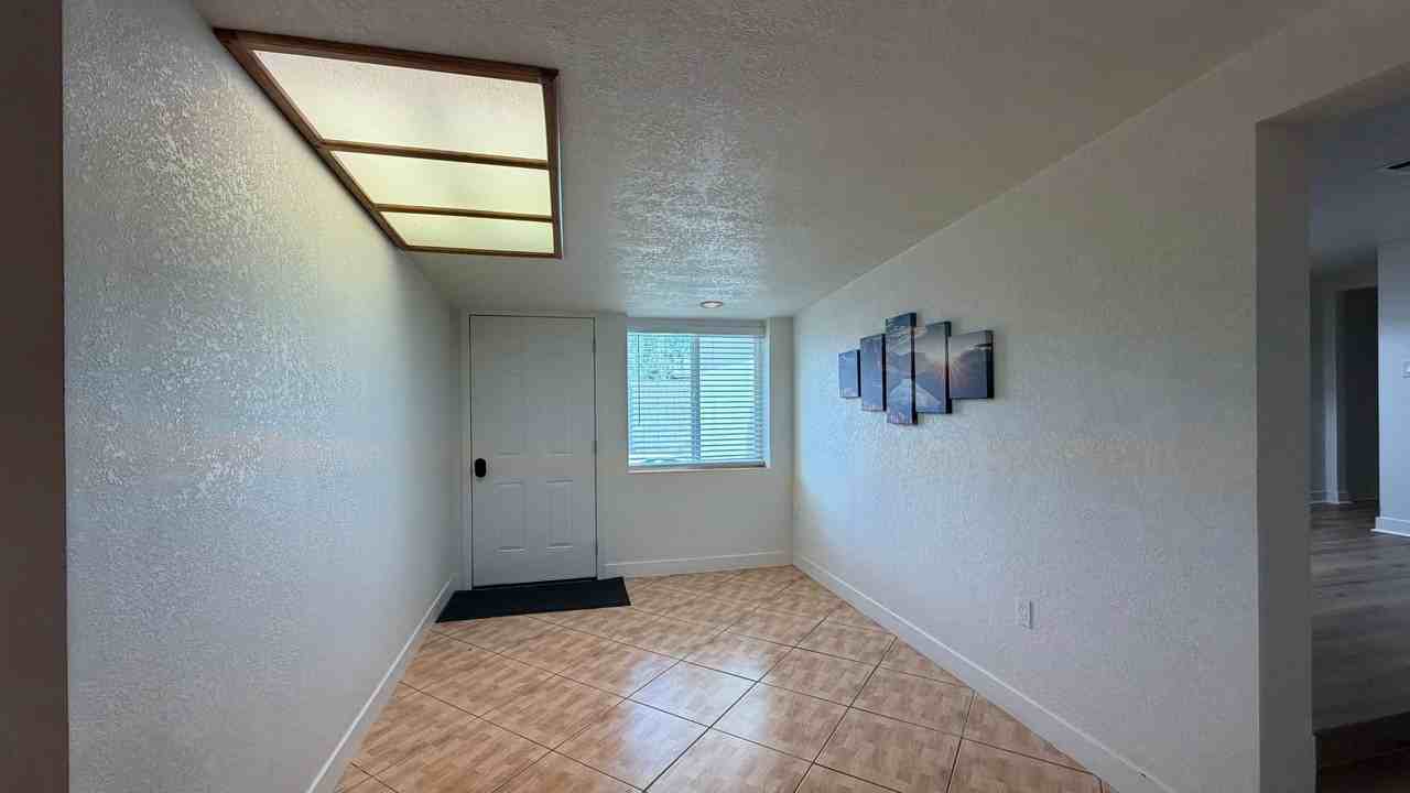 W Glenrosa Ave - Photo 4 of 17