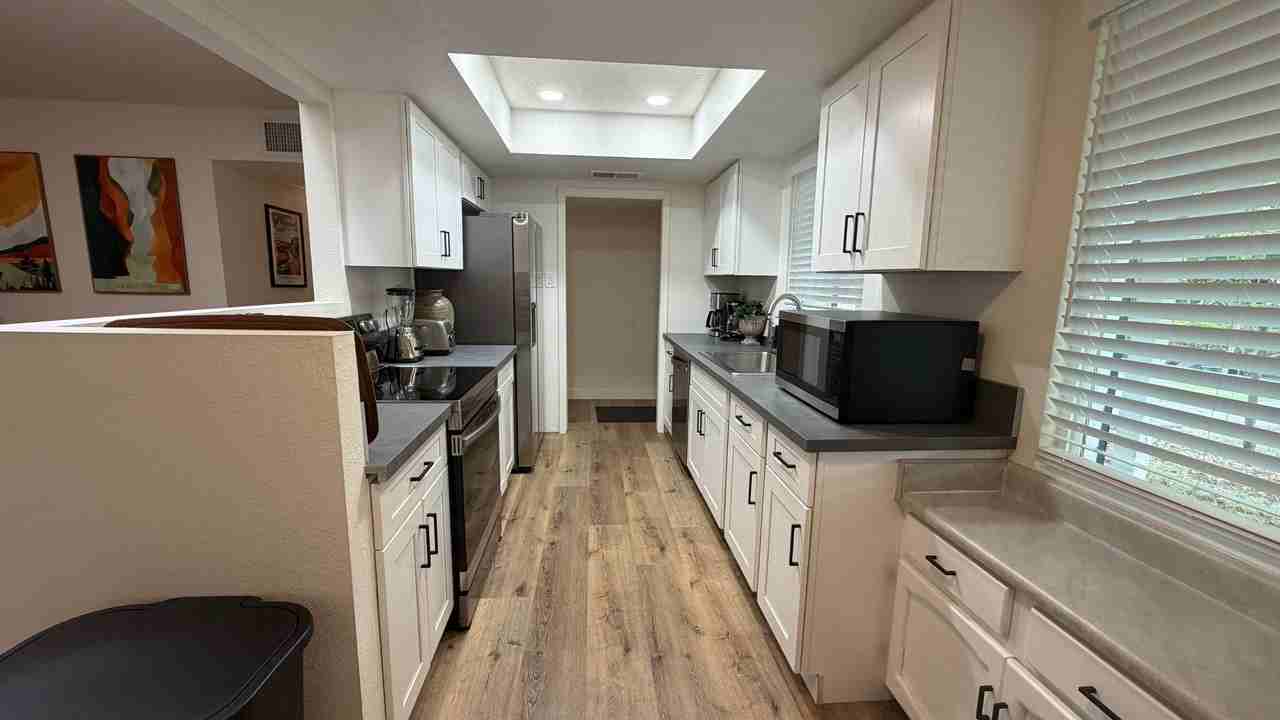 W Glenrosa Ave - Photo 5 of 17
