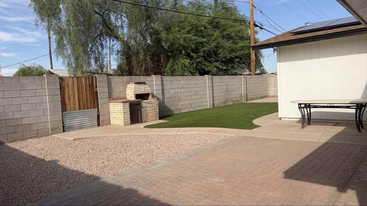W Glenrosa Ave - Photo 7 of 17