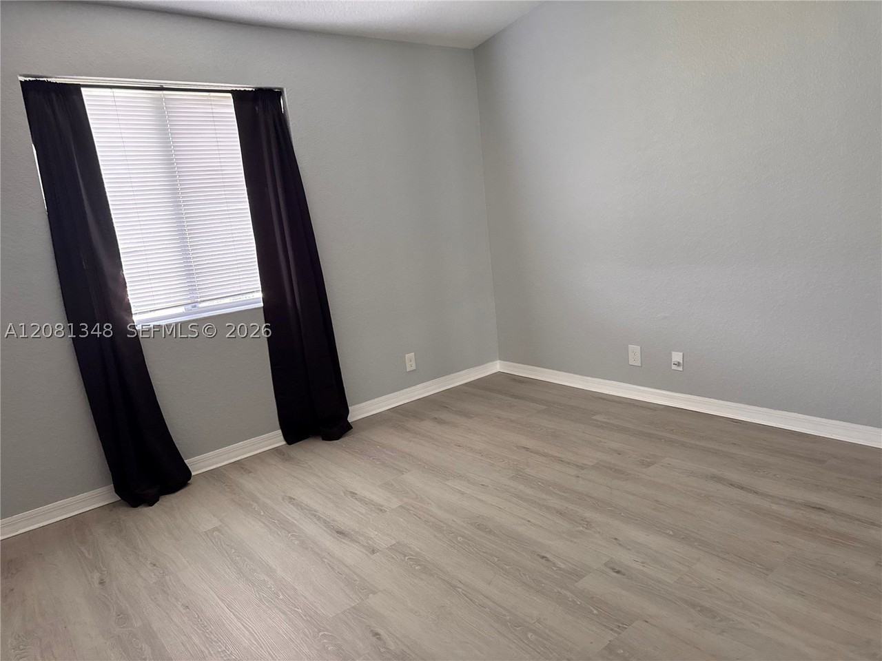 1726 Ne 6th St - Photo 5 of 11