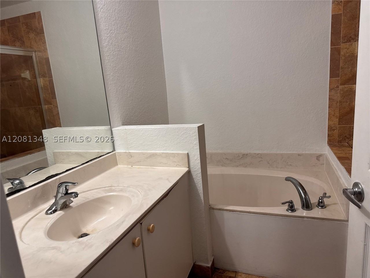 1726 Ne 6th St - Photo 6 of 11