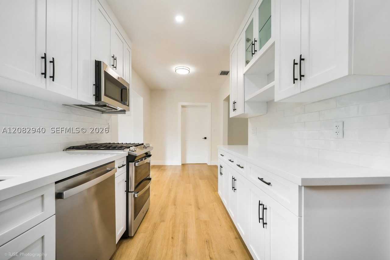 5970 Sw 16th St - Photo 5 of 17