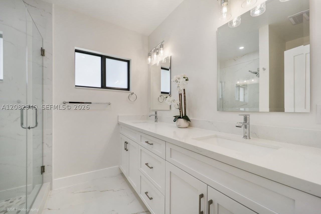 5970 Sw 16th St - Photo 7 of 17