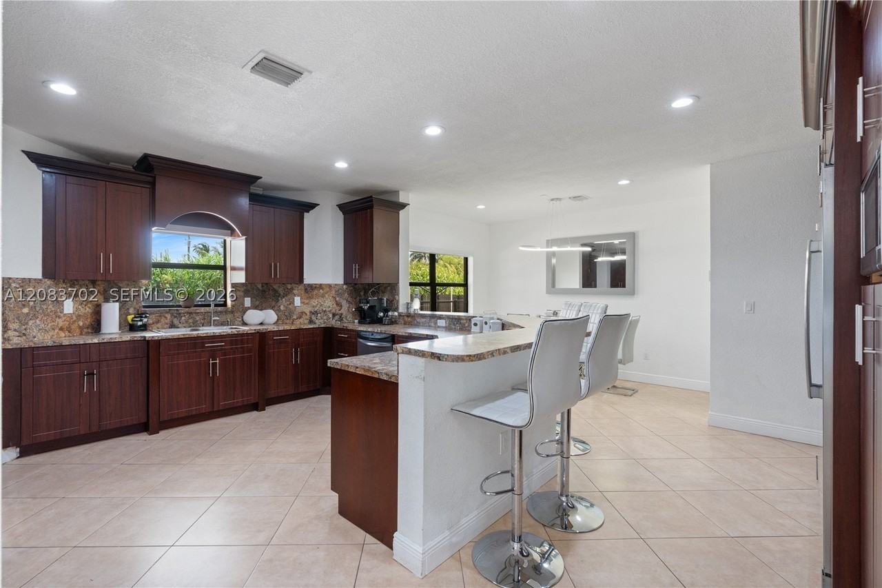 11761 Sw 226th Ter - Photo 4 of 18
