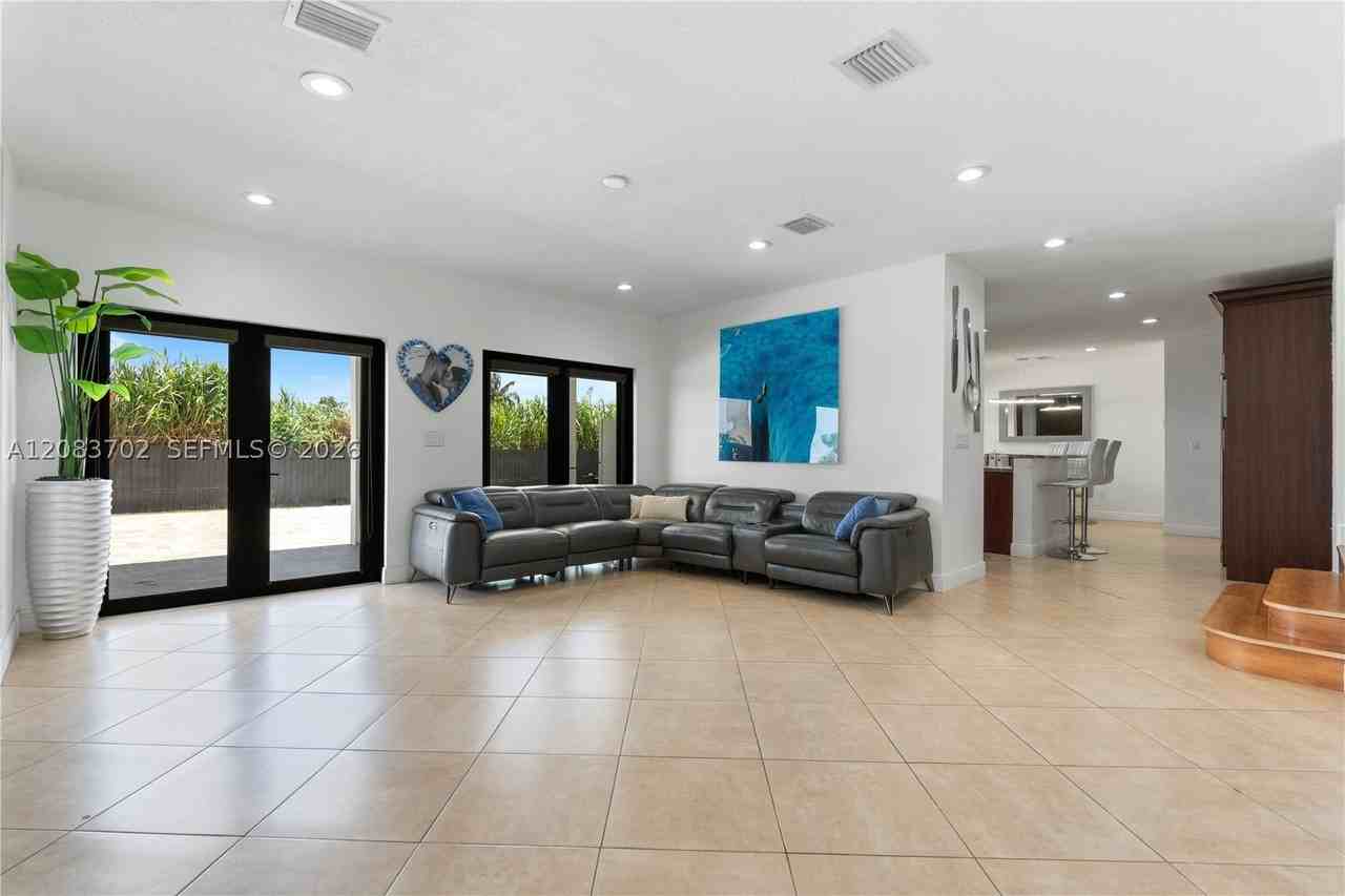 11761 Sw 226th Ter - Photo 5 of 18