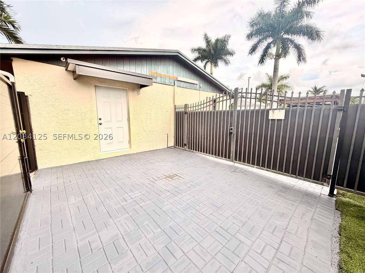12694 Sw 191st Ter - Photo 2 of 16